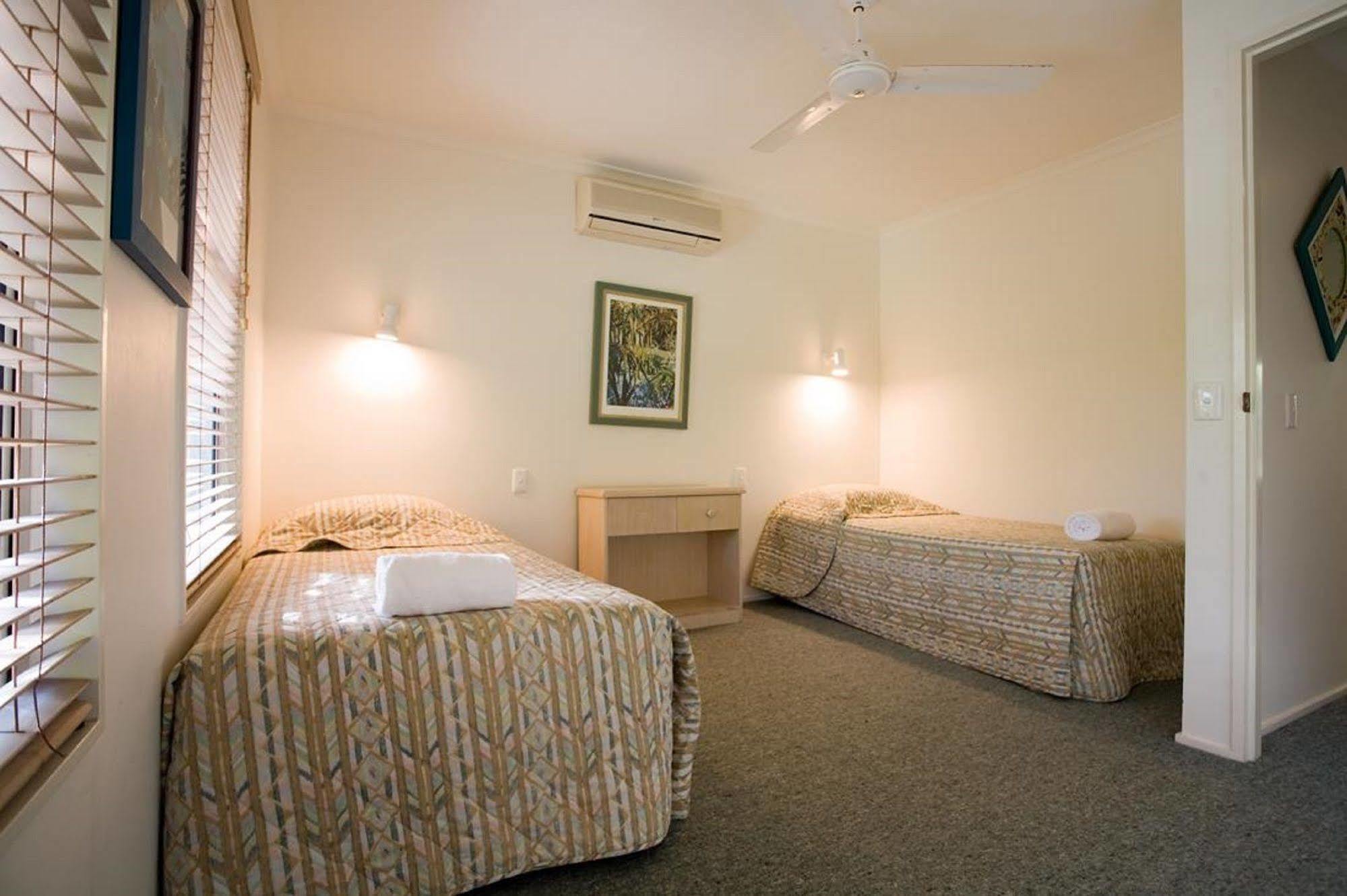 Skippers Cove Waterfront Resort 누사빌 외부 사진